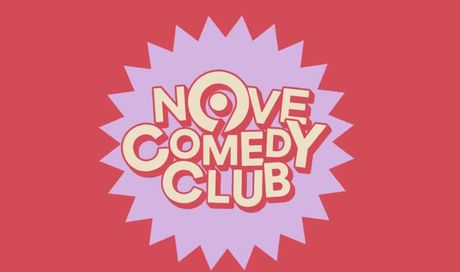 Comedy Club in prima serata sul Nove: torna l’appuntamento con i migliori talenti della comicità italiana