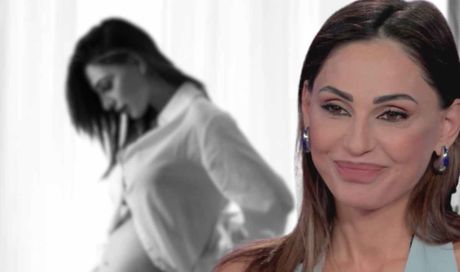Anna Tatangelo, dopo la foto con il pancione arriva la decisione: “Piccole deviazioni”