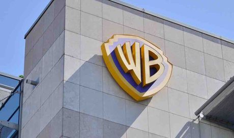 Warner Bros, nuovi progetti dopo la cessione degli Studios: il piano dell’azienda per diversificare l’offerta