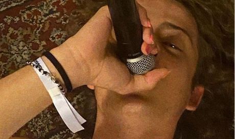 Sangiovanni “Tutti aspettano che qualcuno sbagli qualcosa per goderne, lo sento anche addosso a me”