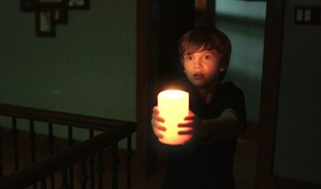 Lights Out – Terrore nel buio: clip in italiano, poster, foto e web app del film horror