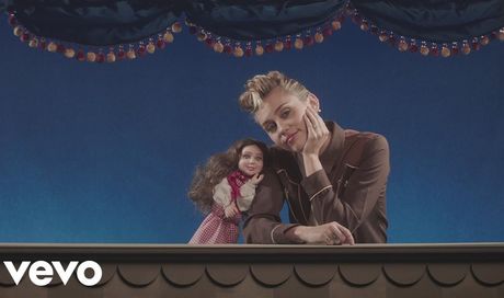 Miley Cyrus – Younger Now (Official Video)