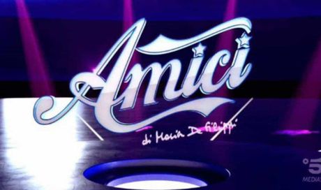 “Ho dovuto smettere…”, la confessione shock dell’allievo di Amici 25: fan sorpresi