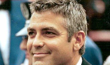 George Clooney apre al ritorno del Dott. Ross: il reboot di ER croce e delizia per l’attore tra possibilità e nuove sfide professionali