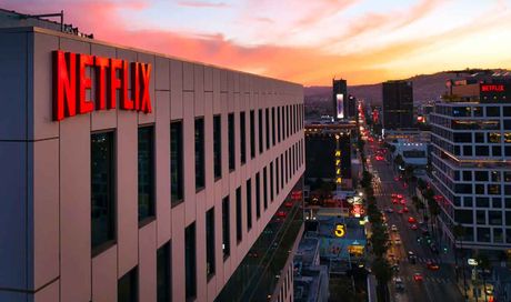 Netflix Italia: dieci anni di scommesse, qualche successo e un’identità ancora da trovare