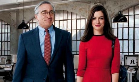 Lo stagista inaspettato: nuove clip e featurette con Robert De Niro e Anne Hathaway