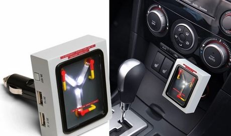 Ritorno al futuro gadget: replica life-size, caricatore USB e t-shirt del “Flusso canalizzatore”