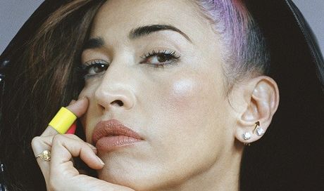 Nina Zilli a Blogo: “Schiacciacuore è una di quelle canzoni che nascono da sole”. E sul nuovo album, Sanremo e X Factor ci dice che…