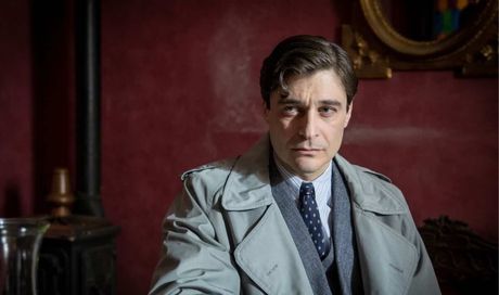 Il Commissario Ricciardi su Rai 1, le anticipazioni sulla terza stagione. Lino Guanciale: “Ricciardi apre dei varchi ma colma dei vuoti, per la prima volta sorride”