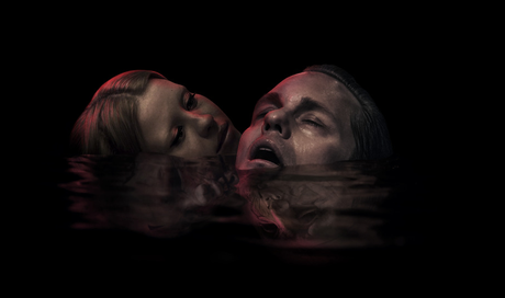 Infinity Pool: trailer, colonna sonora e nuovi poster del film horror di Brandon Cronenberg