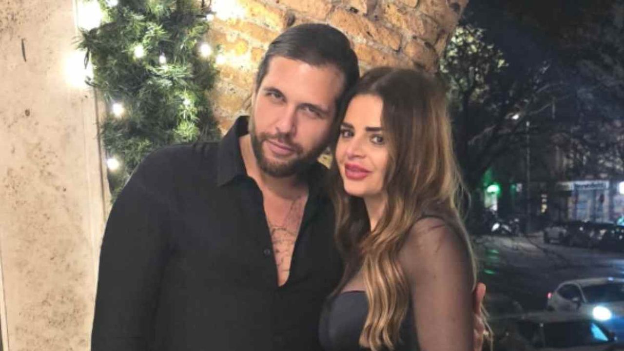 Uomini e Donne, Alessandro chiede la mano di Roberta: la reazione della dama in diretta Instagram