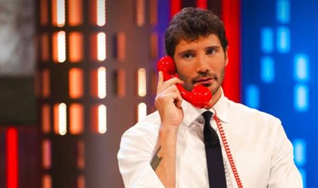 Affari Tuoi si ferma, perché stasera non va in onda e quando torna Stefano De Martino