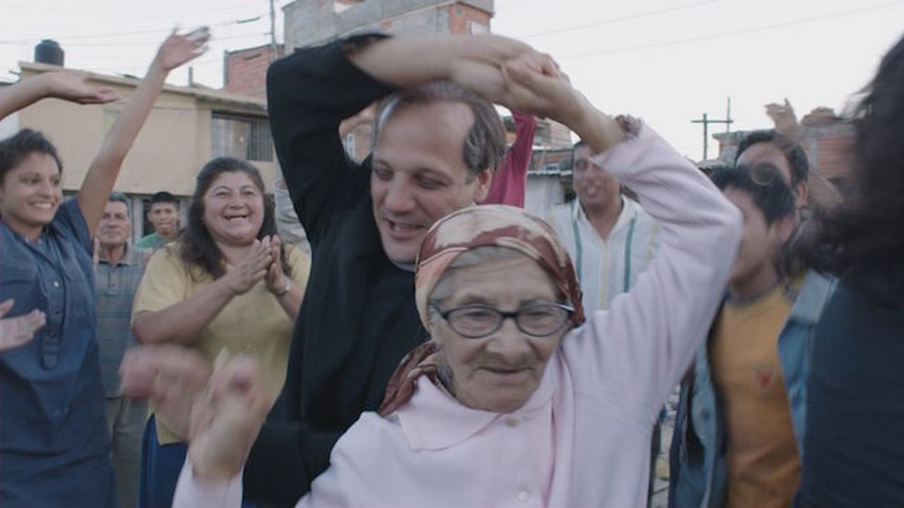 Chiamatemi Francesco – Il Papa della gente: recensione in anteprima del film su Bergoglio