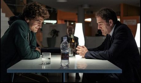 La felicità è un sistema complesso: nuovi video con scene tagliate