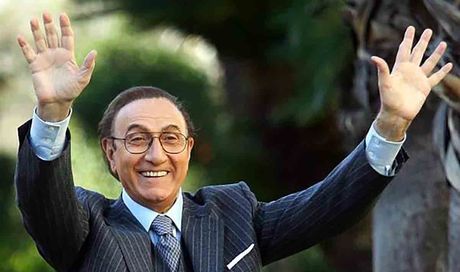 Pippo Baudo e la musica: una vita tra note, scoperte e palcoscenici