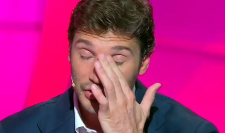Stefano De Martino in lacrime a C’è Posta per Te: commozione per la storia di Antonietta