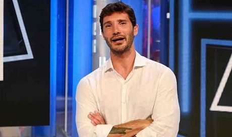 Affari Tuoi, quando chiude il programma di Stefano De Martino. La Rai smentisce il prolungamento