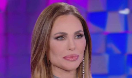 Ilary Blasi cambia look e torna bionda: la somiglianza con la figlia Chanel