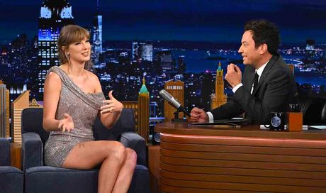 Taylor Swift dice no al Super Bowl 2026: “Avrei paura per Travis” | E i tifosi di Kansas City fanno gli scongiuri