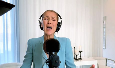 Celine Dion al concerto di Katy Perry. Il ritorno in pubblico della cantante entusiasma i fan (video)