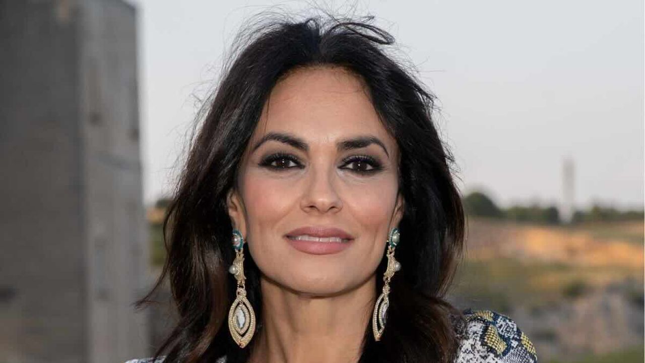 La7, intervista a Maria Grazia Cucinotta: “Troisi voleva qualcuno che non recitasse, alle persone piace la verità. L’Ingrediente Perfetto? Cucinare mi fa prendere possesso della mia casa”