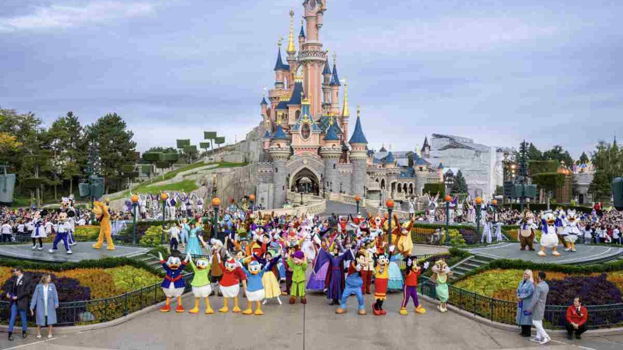 La Disney sospende a tempo indeterminato la presenza dei personaggi delle principesse nei parchi a tema: la causa