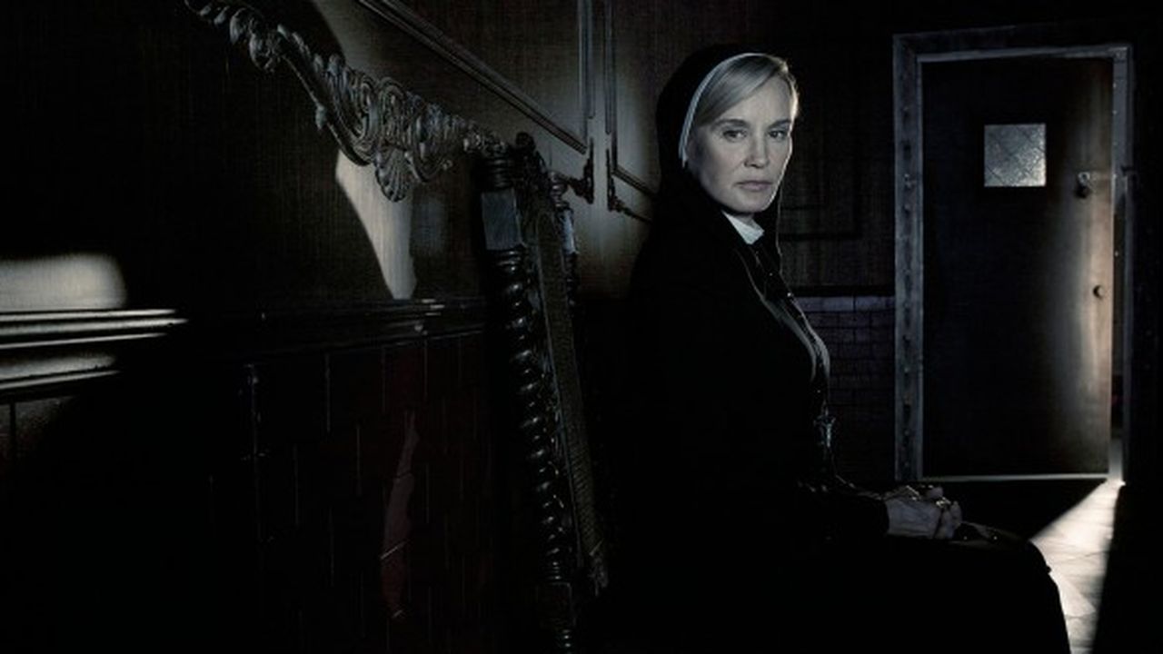 American Horror Story rinnovato per la terza stagione (e tornerà Jessica Lange)