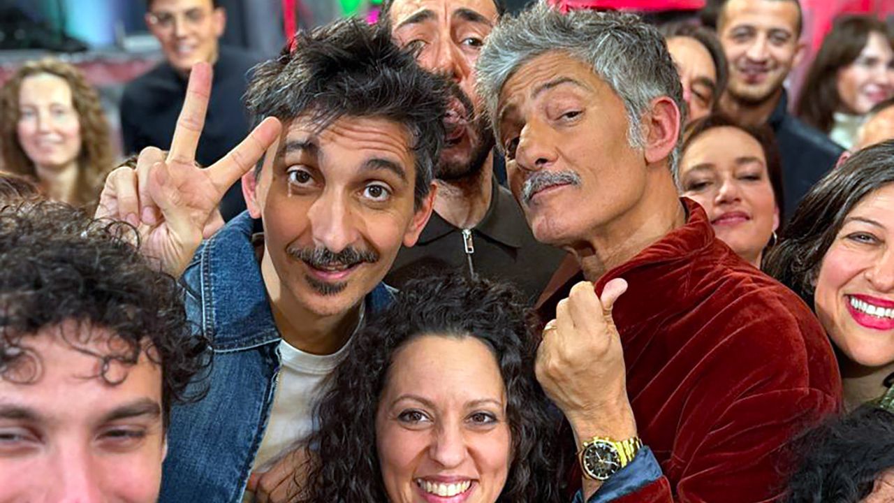 Fiorello su Affari Tuoi: “Il pubblico pagato 30 euro? Chiamate Corona subito!”.