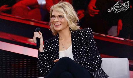 Amici, slitta la prima puntata del talent: i dettagli