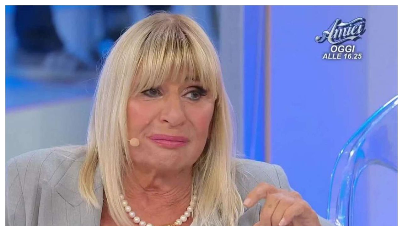 Compleanno disastroso per Gemma Galgani: la dama in lacrime a Uomini e Donne. C’entra Mario