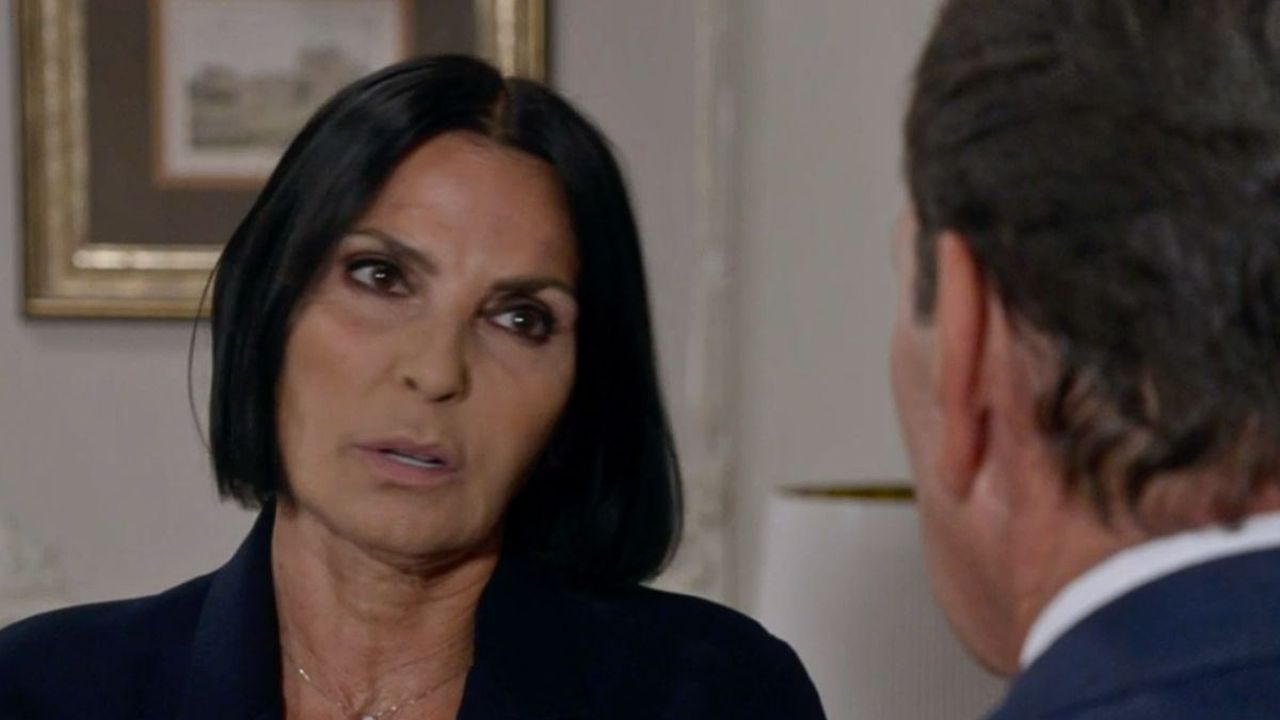 Un Posto al Sole, Marina costretta a farlo: l’imprenditrice contro la famiglia per Roberto Ferri