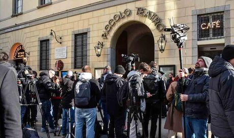 I Funerali di Ornella Vanoni, Milano saluta la sua voce più iconica | La diretta TV