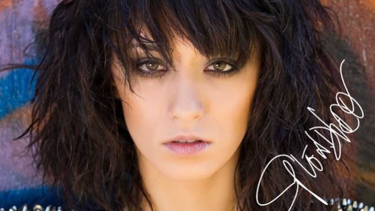 Cassandra De Rosa, Splendido testo e audio