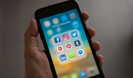 Tv e social, l’intreccio che diventa cortocircuito tra menzogne, verità, polemiche e scuse