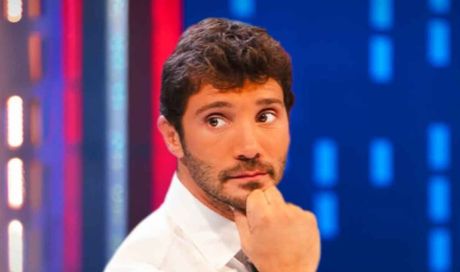 Stefano De Martino, primi problemi in Rai: “rimproverato” dai vertici. Il motivo