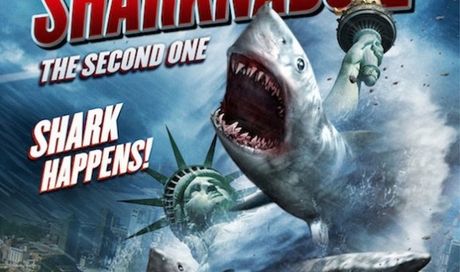 Sharknado 2: The Second One – nuovo trailer e una featurette del sequel con squali e tornado