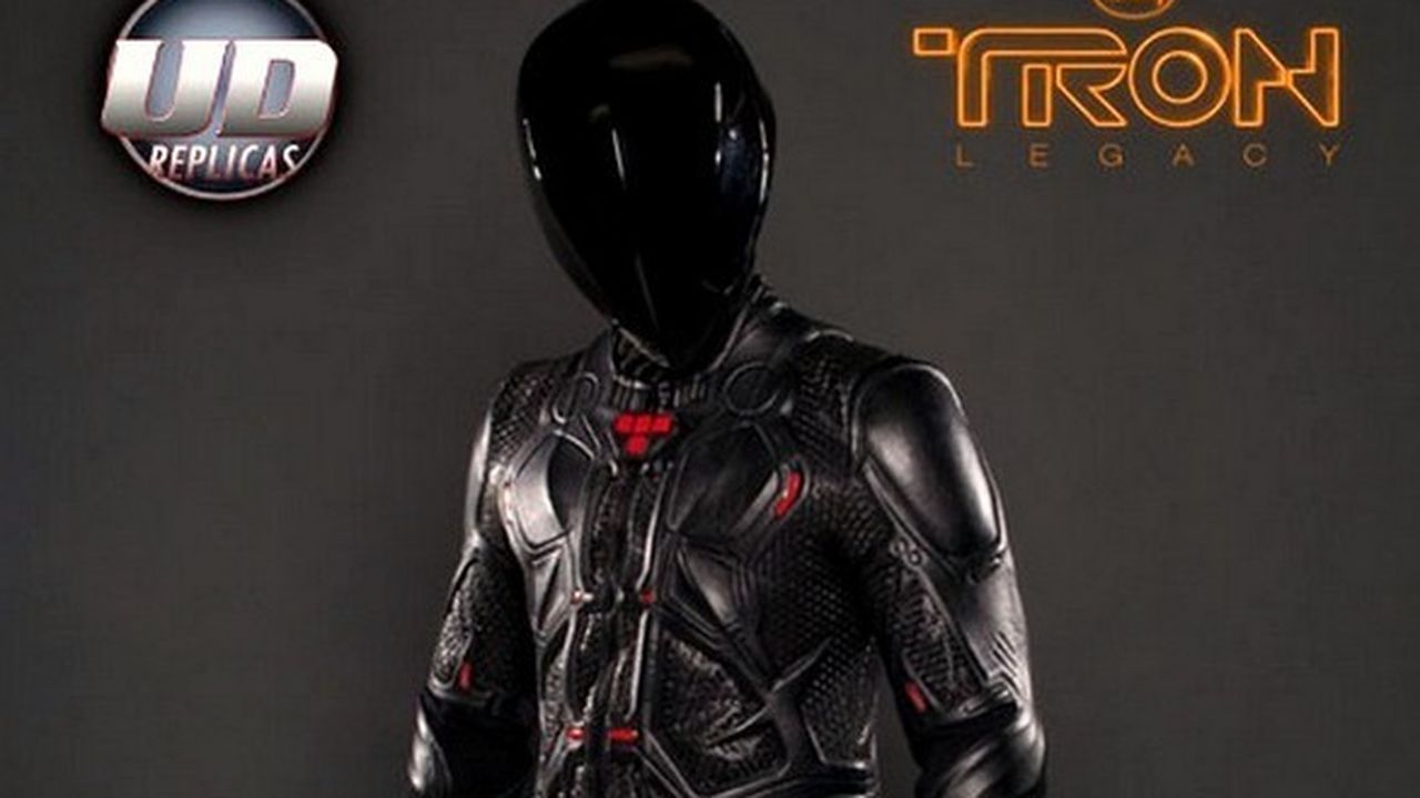 Tron, Star Wars e Batman: abbigliamento da moto (video)