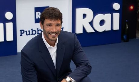 Stefano De Martino, la decisione su Stasera Tutto è Possibile: il dietrofront del conduttore