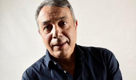 È morto Federico Salvatore: il cantautore aveva solo 63 anni