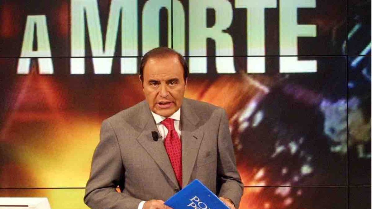 Bruno Vespa imita sè stesso per i 30 anni di Porta a Porta: il siparietto da Fiorello a Radio 2 | VIDEO