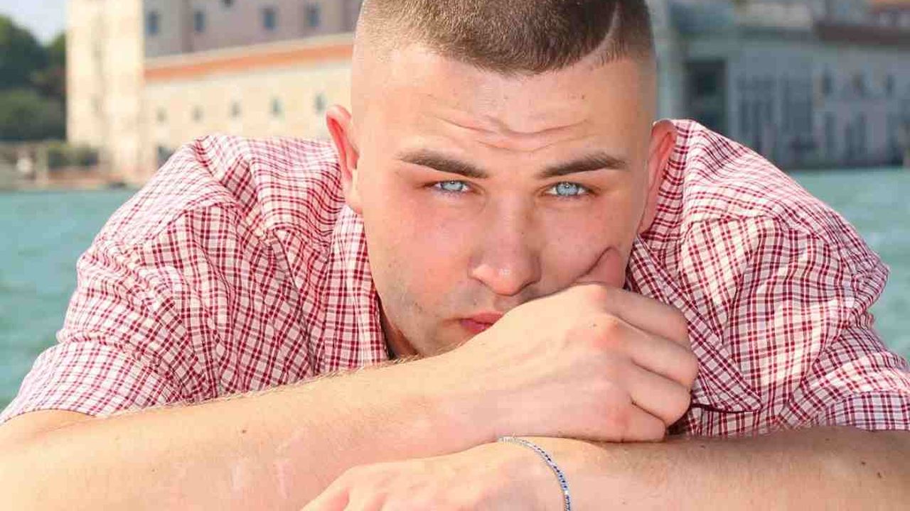 Artem, Pino di Mare Fuori, il dramma passato: “Ero insanguinato a terra”