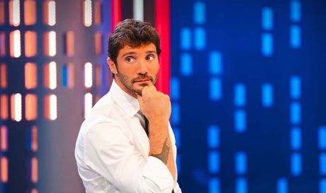 Affari Tuoi, la partita disastrosa mette fuori gioco anche De Martino