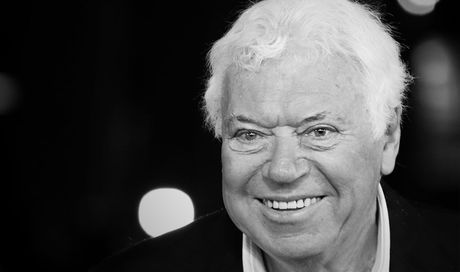 Addio a Nicola Pietrangeli, il primo mito italiano del tennis raccontato in Nicola vs Pietrangeli su RAI Play