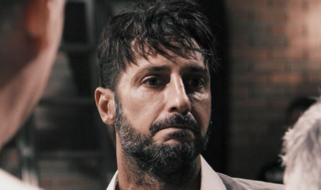 Le Iene contro Fabrizio Corona, lui replica attaccando Nicola Savino: “Nano senza doti”