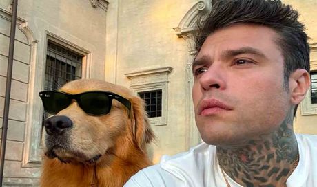 Fedez, nuove strofe contro Jannik Sinner e Elly Schlein: bufera social prima dei live al Forum
