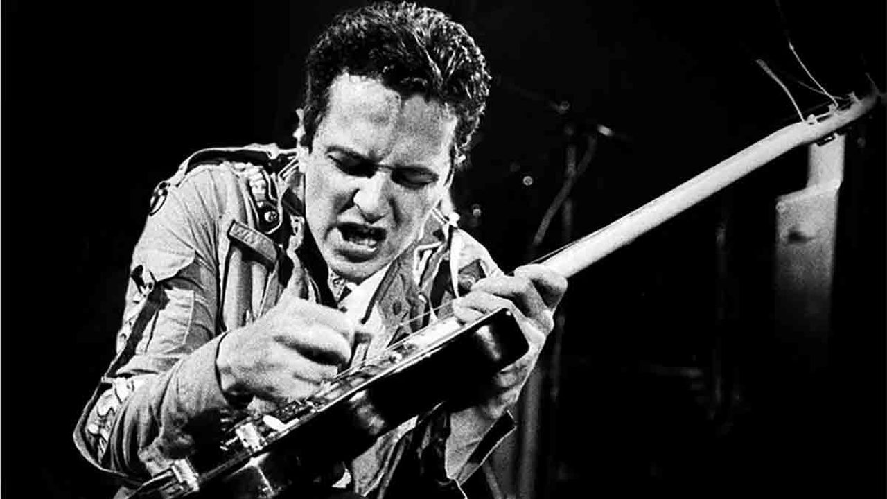 Joe Strummer, il compleanno di un gigante molto rimpianto che sa ancora oggi di rivoluzione