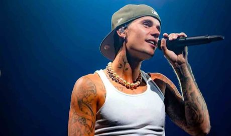 Justin Bieber torna con ‘Swag’: un album intimo e controverso che divide la critica