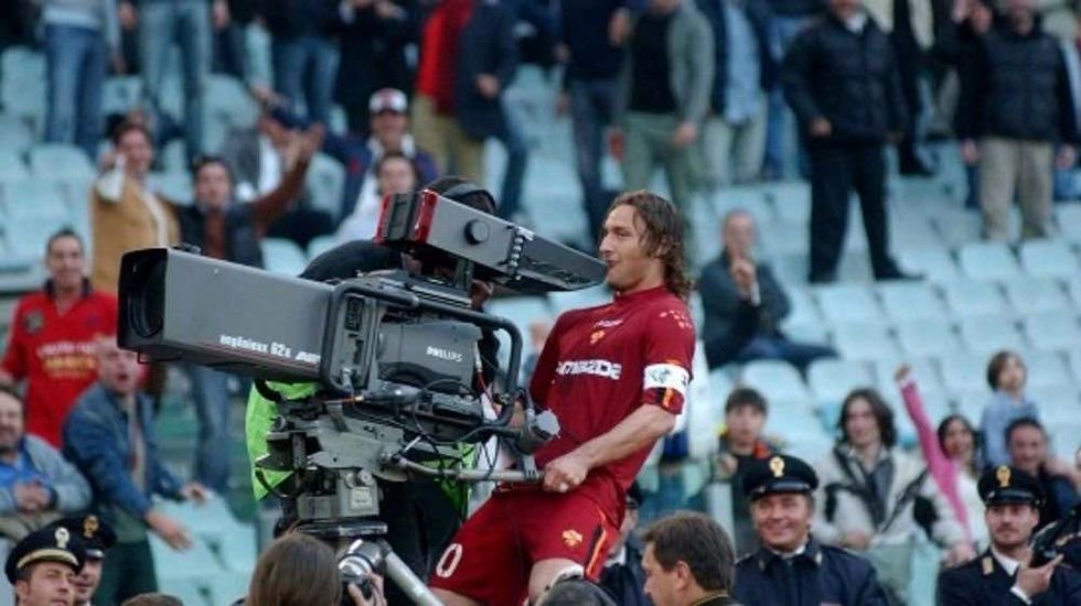 Francesco Totti, assist-man in campo e jolly in televisione: da Amazon a Raiuno, perchè tutti vogliono l’ex Capitano