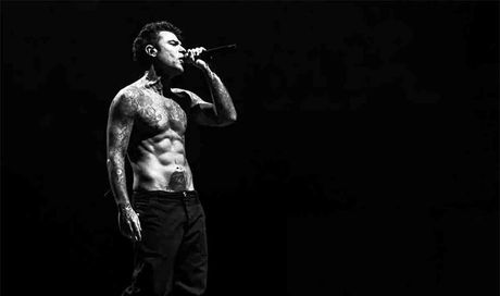 Fedez al Forum: scuse a Sinner, dedica a Ferragni e show “a viso aperto” davanti ai figli | Ospiti e scaletta