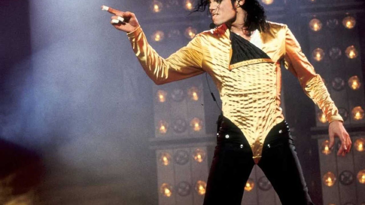 Stasera in tv il documentario Chi ha ucciso Michael Jackson? I misteri, la morte, tutti i segreti del re del pop